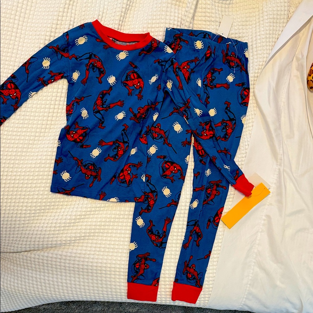 Spider-Man Pajamas tags on size 8